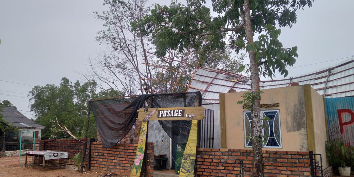 Terjangan Puting Beliug, Hancurkan 2 Unit Rumah dan Kafe di Tanjung Unggat