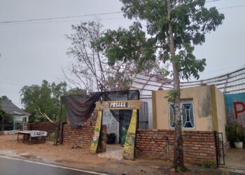 Terjangan Puting Beliug, Hancurkan 2 Unit Rumah dan Kafe di Tanjung Unggat