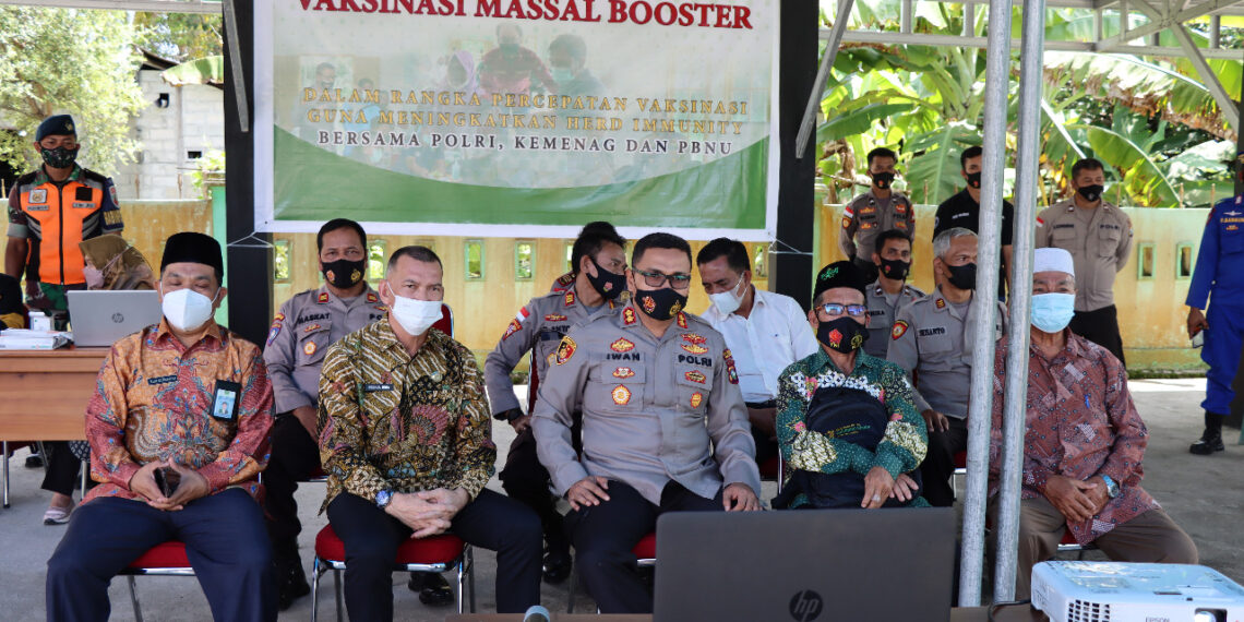 Polres Natuna, Kemenag dan PB NU Natuna Gelar Vaksinasi Masal