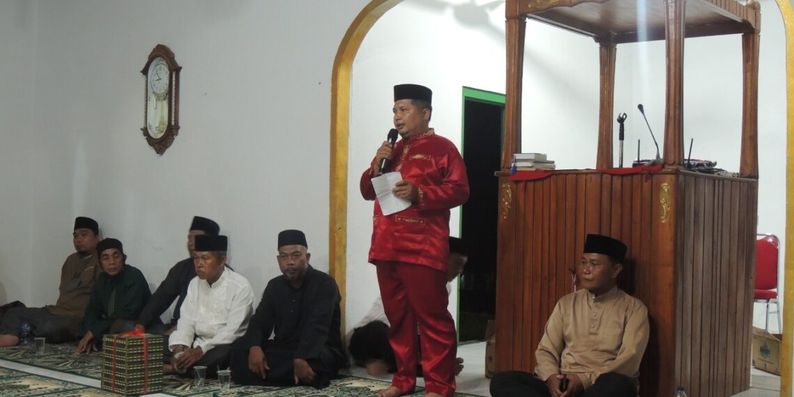 Safari Ramadhan di Desa Mampok, Kades Minta Pembangunan Jalan Penghubung