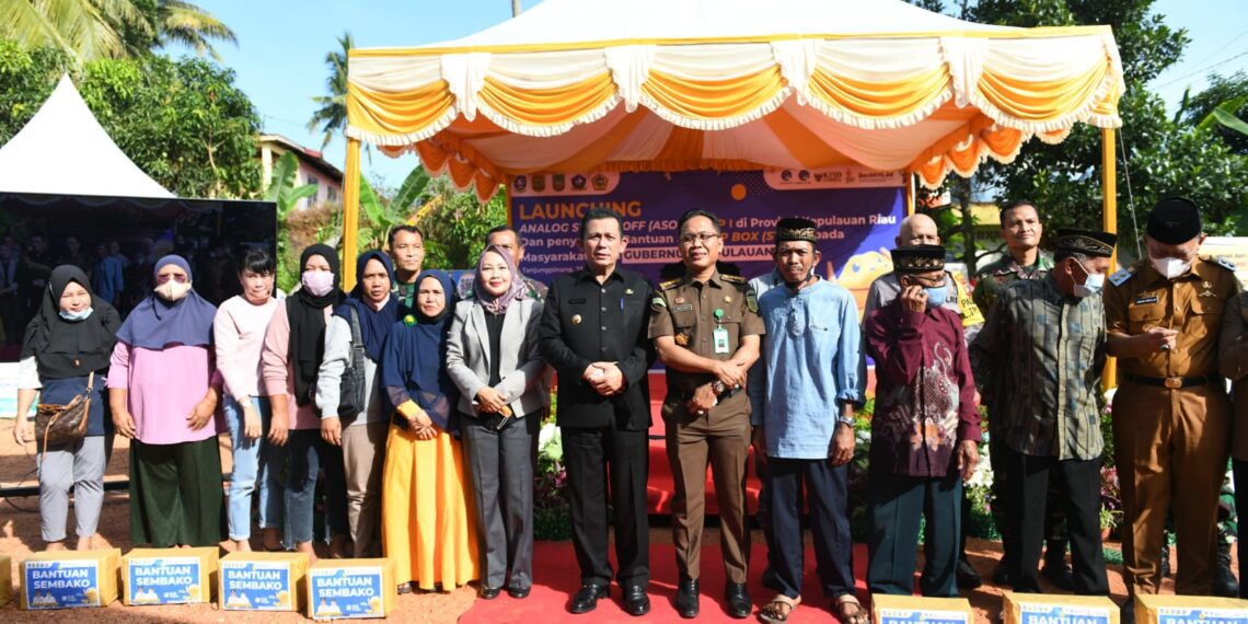 Gubernur Ansar Launching ASO Tahap I dan Serahkan STB ke Warga Kampung Bulang