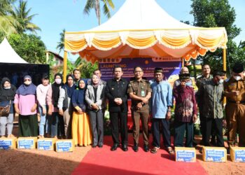 Gubernur Ansar Launching ASO Tahap I dan Serahkan STB ke Warga Kampung Bulang