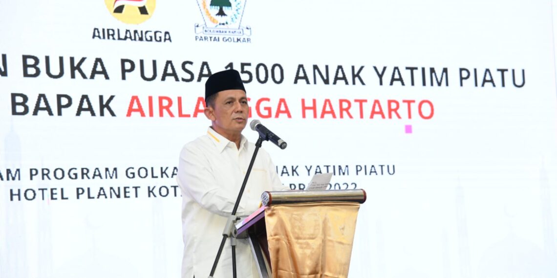 Ansar Dampingi Airlangga Buka Bersama 1800 Anak Yatim Piatu