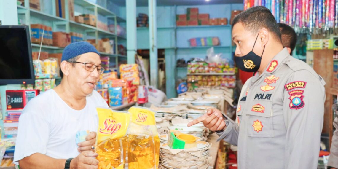 Kapolres Natuna AKBP Iwan, Sambangi Pasar & Monitor Ketersediaan Sembako Jelang Ramadhan