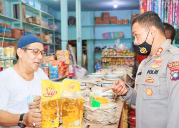 Kapolres Natuna AKBP Iwan, Sambangi Pasar & Monitor Ketersediaan Sembako Jelang Ramadhan