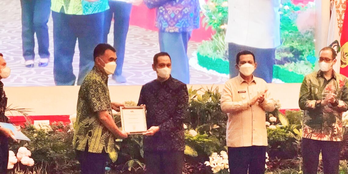 Bupati Natuna Raih 2 Penghargaan dari KPK