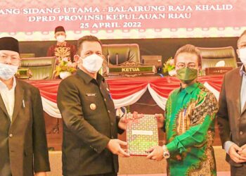 Ranperda Keuangan Daerah Resmi Diserahkan Ke DPRD Kepri