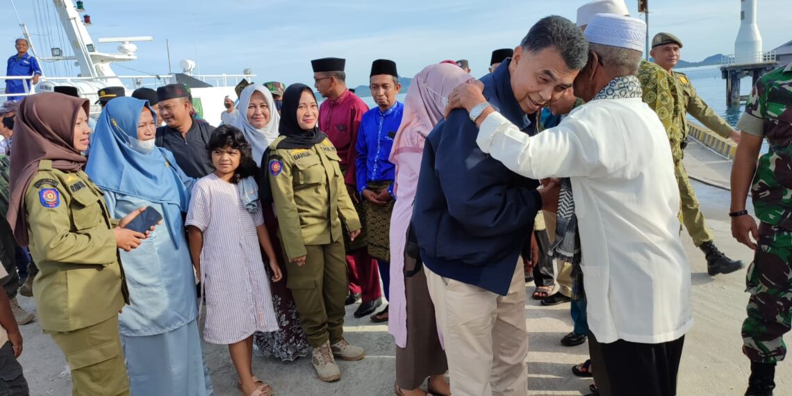 Lebaran ke II Idul Fitri, Bupati Natuna Kunjungi Warga Serasan
