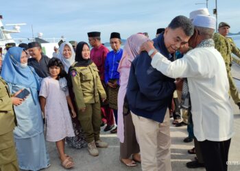 Lebaran ke II Idul Fitri, Bupati Natuna Kunjungi Warga Serasan