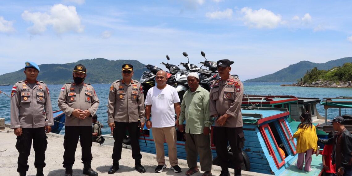 Dampingi Kapolres, Ketua Komisi I DPRD Natuna Pantau Pelabuhan Rakyat Selat Lampa