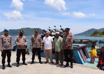 Dampingi Kapolres, Ketua Komisi I DPRD Natuna Pantau Pelabuhan Rakyat Selat Lampa