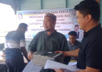 Perkumpulan Nelayan Jaya Jemaja Terima 31 Paket Bantuan GPS Garmin dari Anggota DPRD Kepri