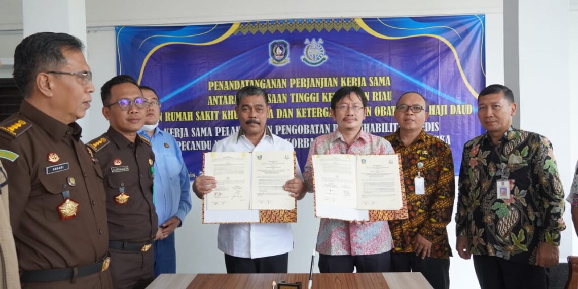 Kajari Kepri Tanda Tangan Kerjasama Bersama Direktur Rumah Sakit Khusus Jiwa dan Ketergantungan Obat