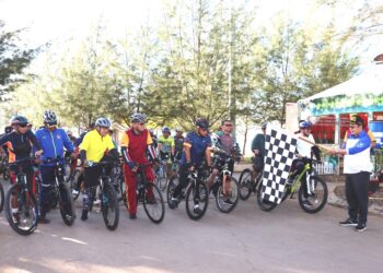 Ketua DPRD Natuna Lepas Gowes Sepeda Bersama Dalam Rangka HUT Bhayangkara ke 76 