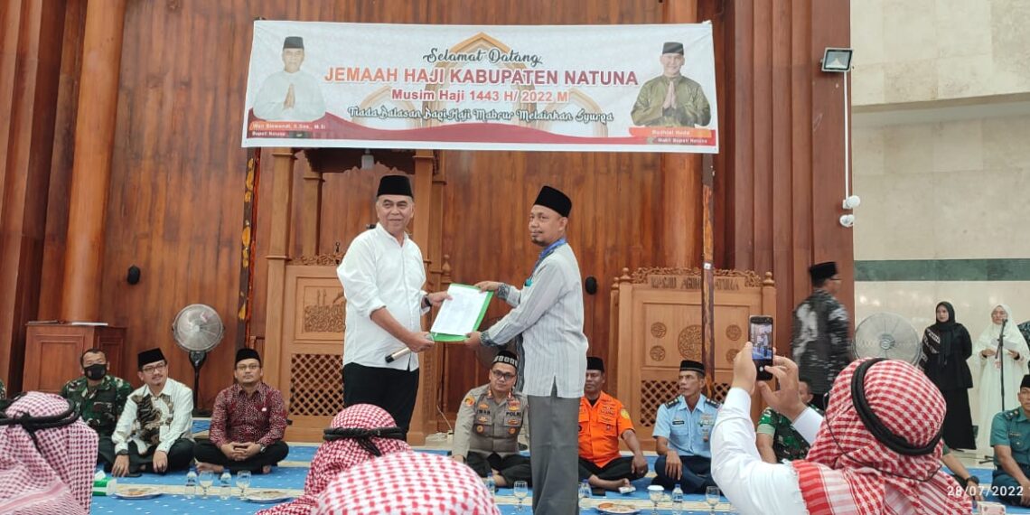 Bupati Natuna Wan Siswandi Sambut Kepulangan Jemaah Haji