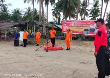 Maxianus Bekabel, Resmi Tutup Pelatihan SAR Di Kec. Bunguran Timur Laut