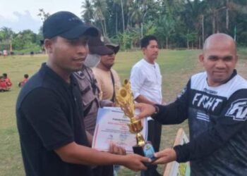 Wan Arismunandar, Ketua Askab PSSI Bersama Bupati Natuna Tutup Porkes Cup 2022 di Desa Sededap