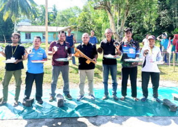 Ketua Komisi I DPRD Natuna Hadiri Permainan Rakyat di Sebala, Desa Batu Gajah