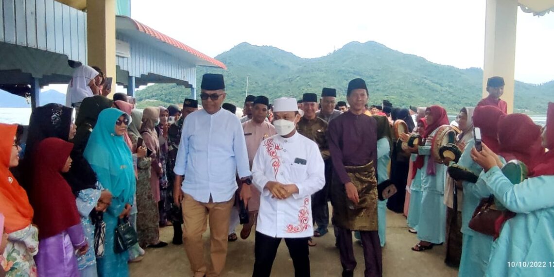 Tiba di Natuna, Ustadz Das’ad Latif Didampingi Bupati menyempatkan Diri Tabligh di Kecamatan Pulau Tiga Barat