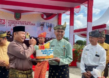 Kapolres Natuna, Surprice Kue Sinergitas dan Ucapkan Selamat HUT Natuna ke 23