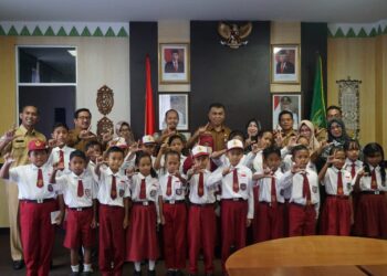 Bupati Natuna Gelar Audiensi Bersama Siswa Siswi SD 004 Pian Tengah