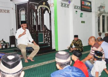 Usai Laksanakan Shalat Magrib Berjamaah, Bupati Natuna Isi Tausyah Agama Di Masjid Baiturraham Midai