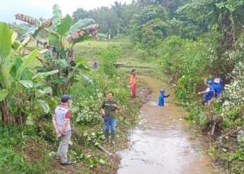 Laksanakan Jum’at Bersih, Wabup Rodhial Ajak Tim Bersihkan DAS Air Mulung