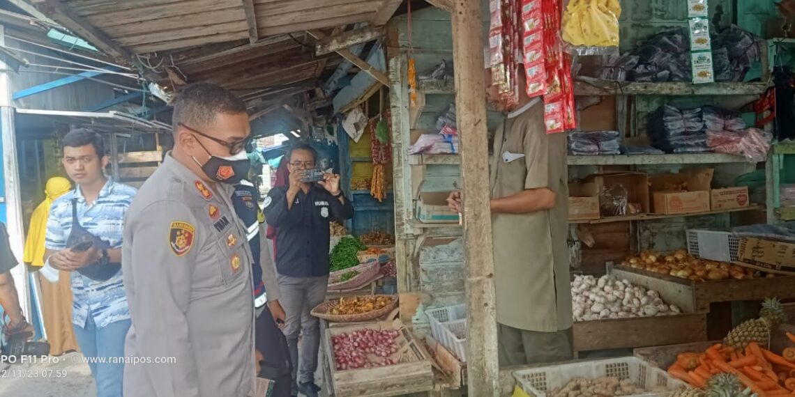 Pastikan Kestabilan Harga Kebutuhan Pokok, Kapolres Natuna Dialog Bersama Pedagang