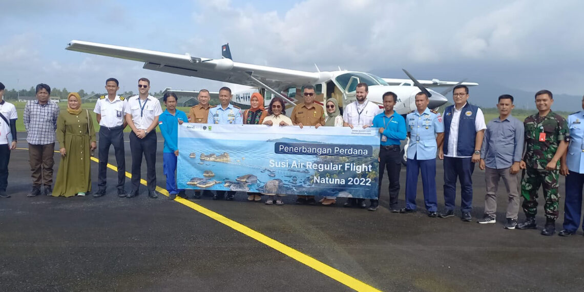 Bupati dan Wakil Bupati Natuna Saksikan Penerbangan Perdana Susi Air