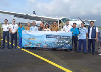 Bupati dan Wakil Bupati Natuna Saksikan Penerbangan Perdana Susi Air