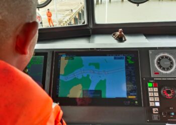 Nelayan Terjatuh Ke Laut, Ketua PWI Natuna Bersama Tim Basarnas Lakukan Pencarian Dengan KN SAR Sasikirana-245