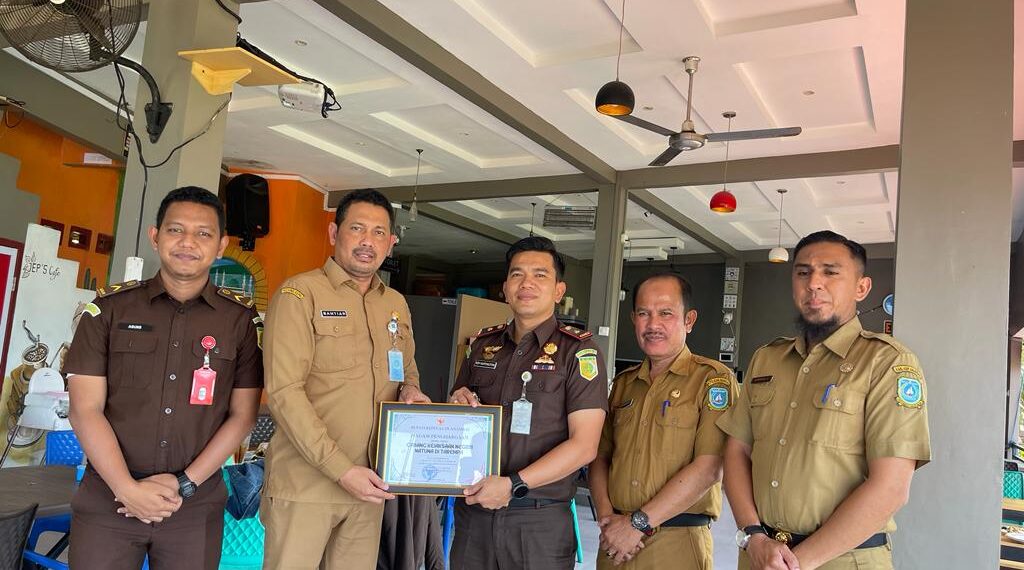 Cabjari Natuna Di Tarempa Terima Penghargaan Dari Pemkab Anambas