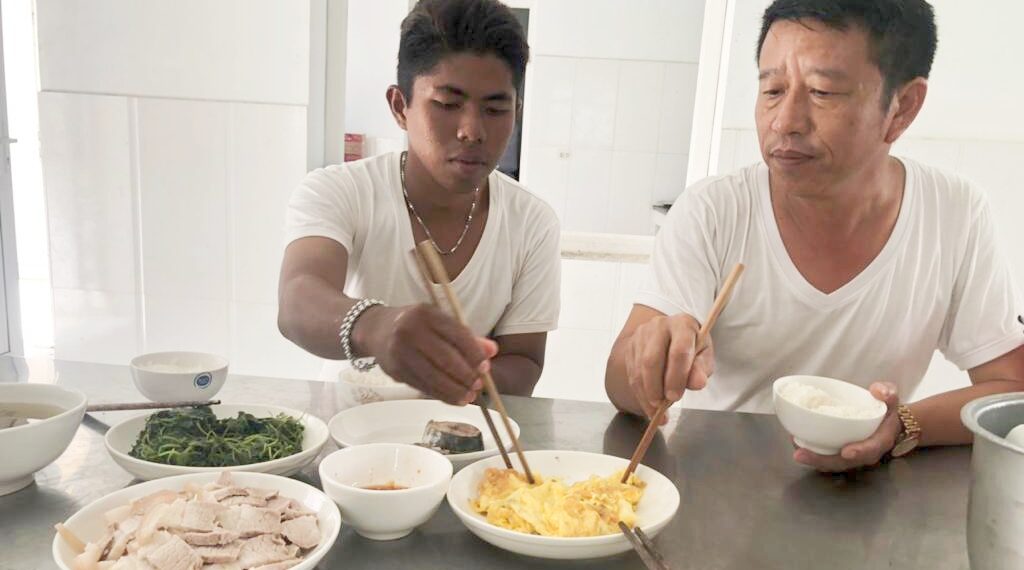 Seorang ABK KM Bahagia Natuna Yang Dilaporkan Hilang Diduga Terjatuh Di Perairan Natuna Ditemukan Selamat Oleh Nelayan Vietnam