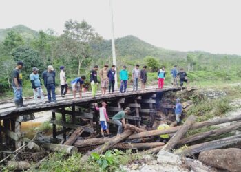 Hadiri Goro Perbaikan Jembatan Desa Pian Tengah, Marzuki, SH ; Semoga Provinsi Kepri Menepati Janji Untuk Bangun Boxcover di Tahun Ini Dan Menambah Anggaran di Tahun 2024 Nanti