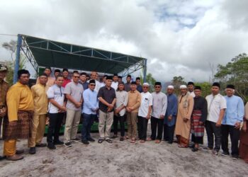 Bupati Natuna Lakukan Peresmian dan Peletakan Batu Pertama Pembangunan Masjid Jabal Tursina Air Mulung Kelurahan Bandarsyah.