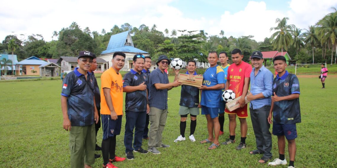 Meriahkan HPN 2023 di Natuna, Tiga Organisasi Pemuda Terima Bantuan Olahraga