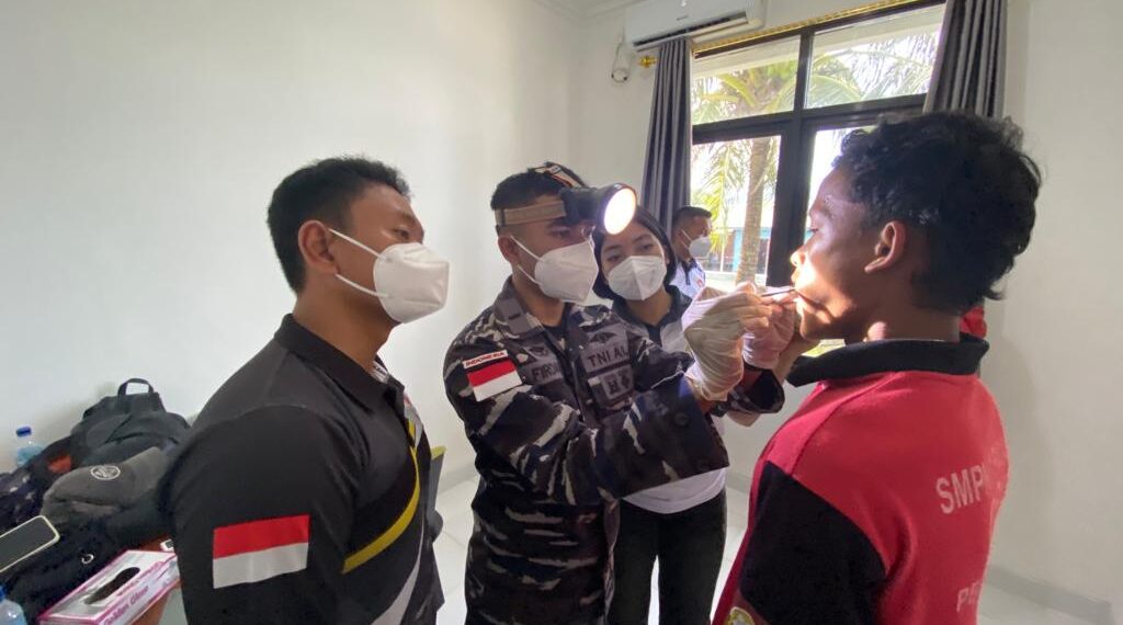 Jelang HUT Ke – 26, Lanal Ranai Adakan Safari Kesehatan Di Posal Sabang Mawang