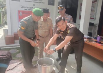 Kacabjari Natuna di Tarempa Musnah 22 Barang Bukti dari 11 Perkara