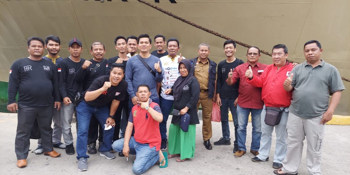 Perpisahan Roy Huffington Harahap Penuh Haru di Pelabuhan Tarempa