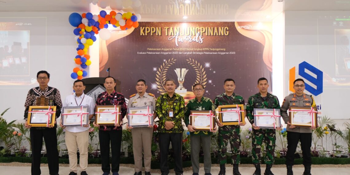 Yon Komposit 1/ Gardapati Terima Penghargaan Terbaik Pertama Penyerapan Anggaran 2022, Ini Pesan Danyon Saiful Rizal