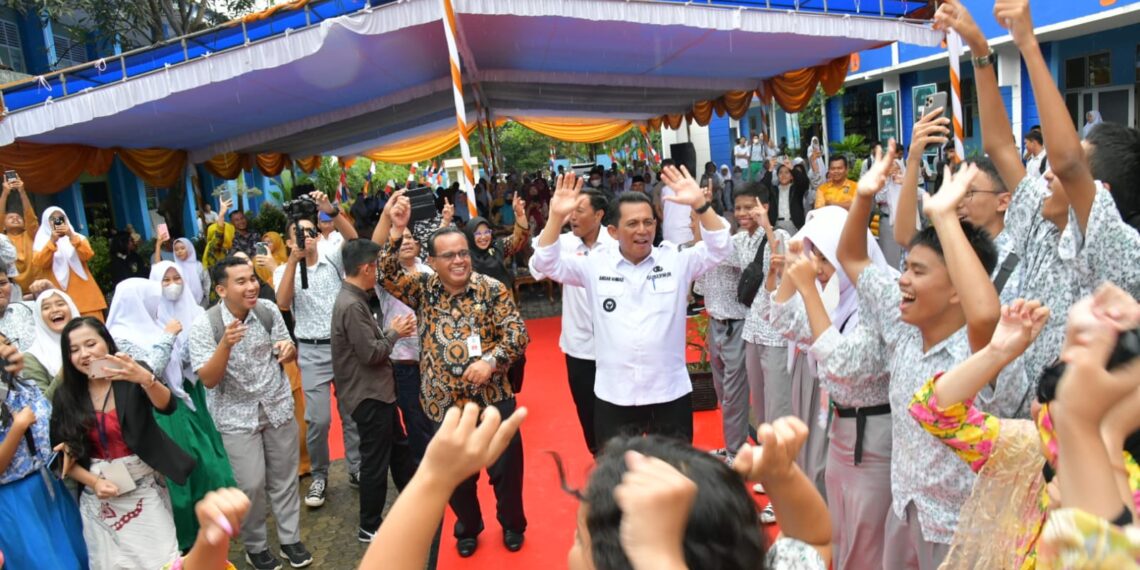 Buka Kegiatan Bimbingan Dan Pelatihan Kepala Sekolah SMA/SMK se-Kota Batam, Ini Pesan Gubernur Ansar