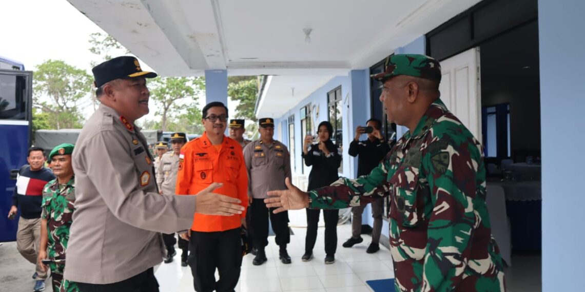 Kapolda Kepri Irjen Pol. Drs Tabana Bangun Tiba di Natuna Langsung Bergerak ke Kecamatan Serasan Cek Penanganan Bencana Longsor
