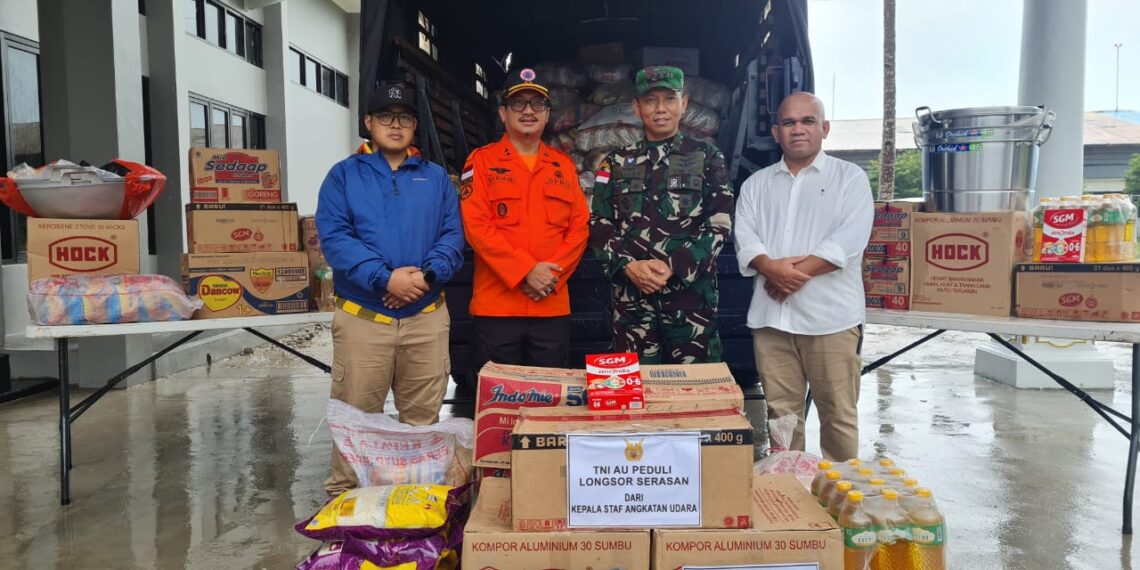 Kasau Berikan Bantuan Sembako Bencana Banjir dan Tanah Longsor di Serasan Natuna