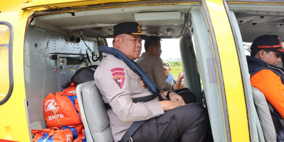 Gunakan Helikopter, Kapolda Kepri Terbang Serasan dan Kirim 105 Personil dan Bantuan Sembako