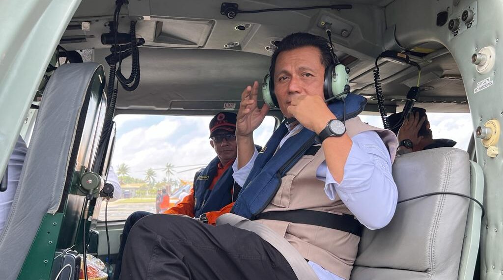 Bersama Kepala BNPB RI, Kapolda dan Danrem, Gubernur Ansar Ahmad Terbang ke Serasan Gunakan Helikopter BNPB