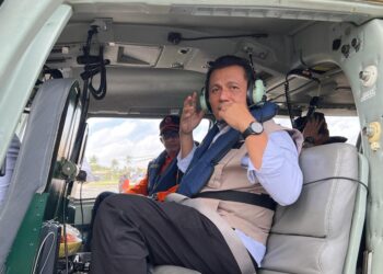Bersama Kepala BNPB RI, Kapolda dan Danrem, Gubernur Ansar Ahmad Terbang ke Serasan Gunakan Helikopter BNPB