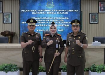 Kajari Batam, Herlina Setyorini Lantik Roy Huffington Harahap Sebagai Kasubagbin Kejari Batam