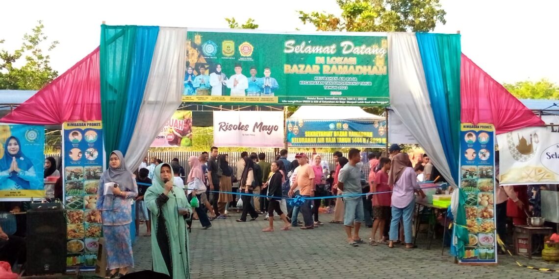 Pelaku Usaha UKM dan IKM Penuhi Stad Bazar Ramadhan