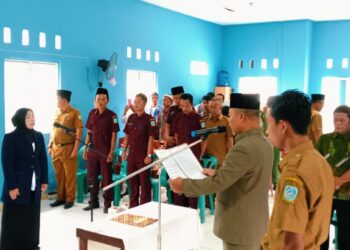 Camat Jemaja Barat Zulfahmi Lantik PAW BPD Desa Sunggak Terwakilan Perempuan