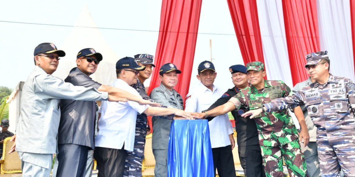Gubernur Ansar Dampingi Kepala Bakamla RI Laksdya TNI Aan Kurnia Lakukan Ground Breaking Pembangunan Dermaga Bakamla Batam